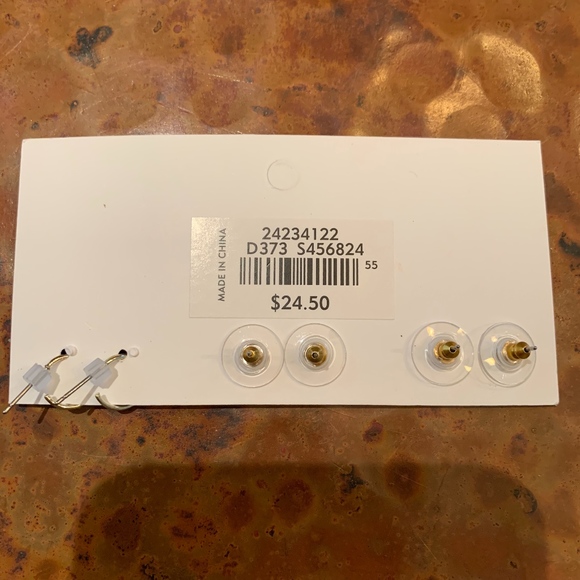 NWT LOFT Pave Initial Stud Earring Set - K - Picture 3 of 3